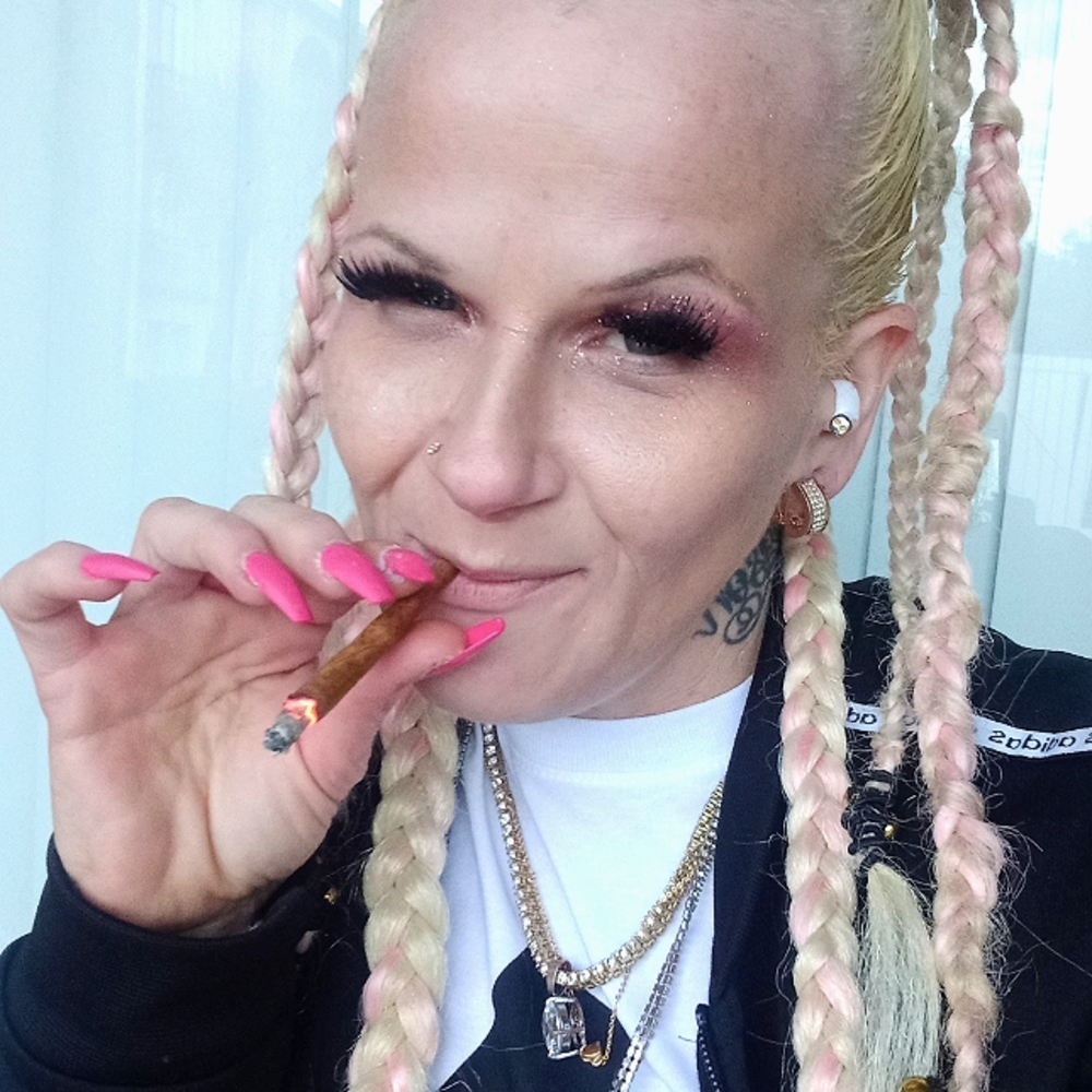 Meet your Posher, my name is actually Selina Marie